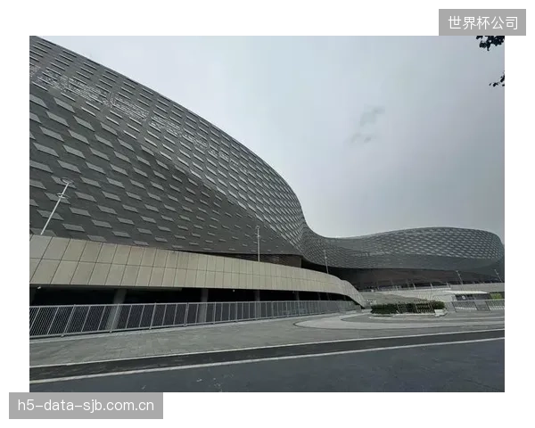成都凤凰山体育公园升级采用巴斯夫聚脲方案，验证严苛气候下的高附着力标准