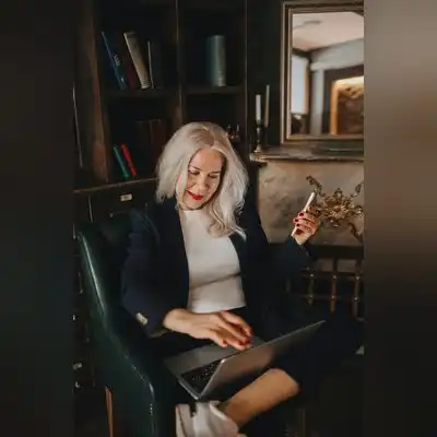 邱雅